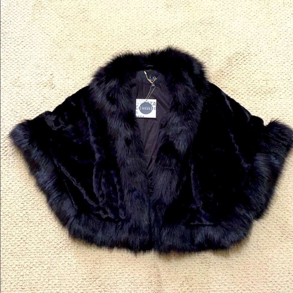 LA Coalition Women’s Faux Fur Coat Cape / Shawl